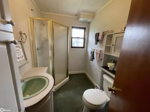 Bath - 1202 E Grant St, Centerville, IA 52544 photo 2 of 2
