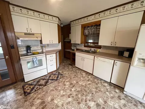 Kitchen - 1202 E Grant St, Centerville, IA 52544 photo 1 of 2
