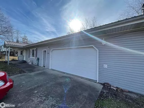 Exterior - 1202 E Grant St, Centerville, IA 52544 photo 5 of 10