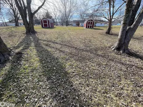Exterior - 1202 E Grant St, Centerville, IA 52544 photo 8 of 10