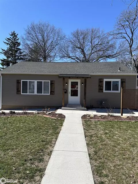 717 Ironwood St, Burlington, IA 52601
