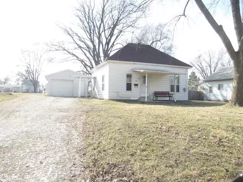 713 N 13th St, Chariton, IA 50049