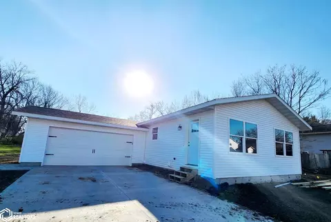 217 N Jackson St, Osceola, IA 50213