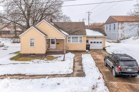 104 N Pierce St, Mount Ayr, IA 50854