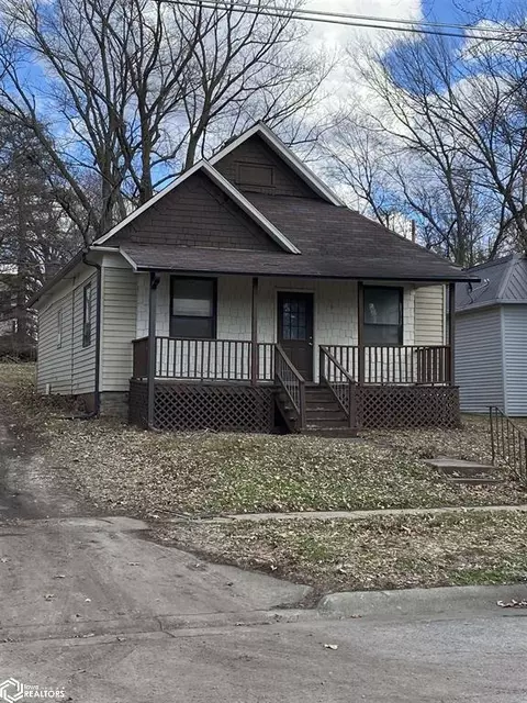310 N 2nd St, Oskaloosa, IA 52577
