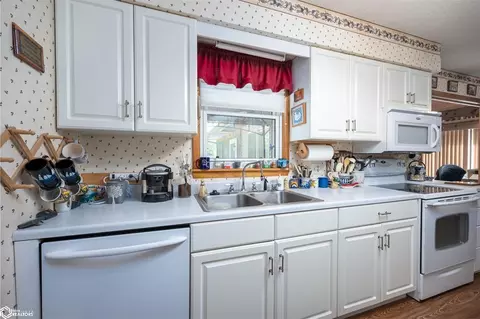 Other - 918 E 3rd St, Vinton, IA 52349 photo 3 of 8