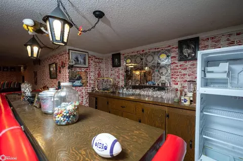 Kitchen - 918 E 3rd St, Vinton, IA 52349 photo 3 of 4