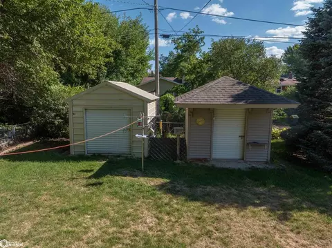 Exterior - 918 E 3rd St, Vinton, IA 52349 photo 6 of 10