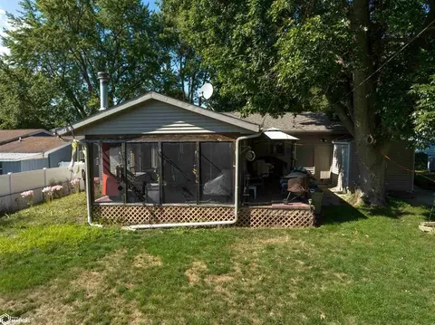 Exterior - 918 E 3rd St, Vinton, IA 52349 photo 4 of 10