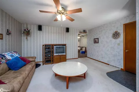 Living - 918 E 3rd St, Vinton, IA 52349 photo 2 of 4
