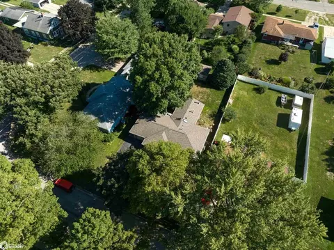 View/Area - 918 E 3rd St, Vinton, IA 52349 photo 2 of 2