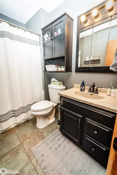 Bath - 501 E Maple Ave, Conrad, IA 50621 photo 1 of 3
