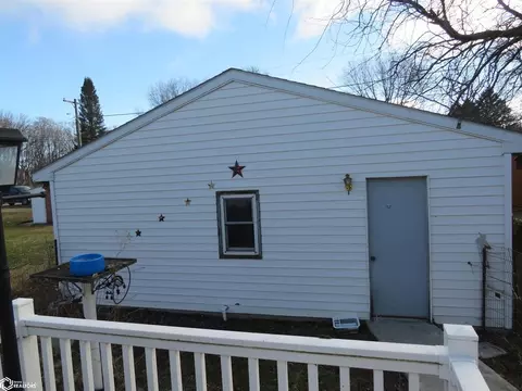 Exterior - 715 2nd NE, Hampton, IA 50441 photo 2 of 3