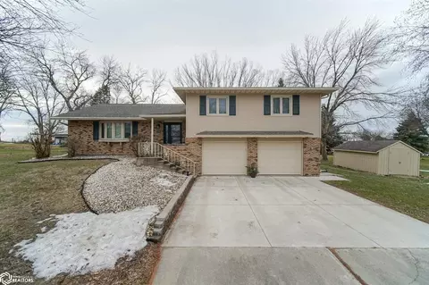 606 10th Ave, Ackley, IA 50601