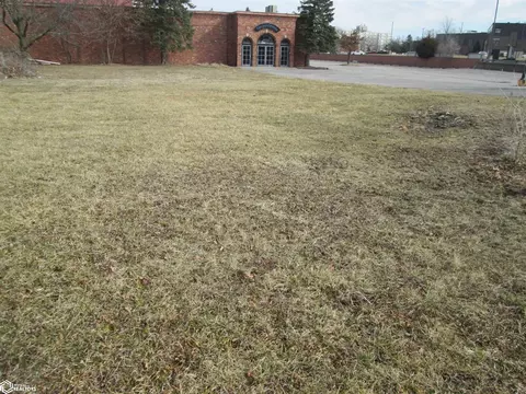 1612 N Roosevelt, Burlington, IA 52601