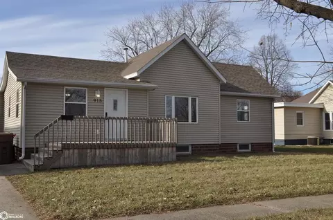 915 N Court St, Carroll, IA 51401