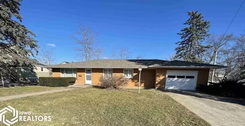 411 N 15th St, Centerville, IA 52544