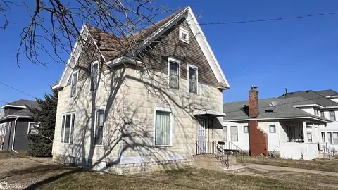 1324 S Delaware Ave, Mason City, IA 50401