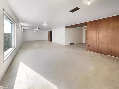 Exterior - 1601 Terrace Blvd, Hampton, IA 50441 photo 2 of 3