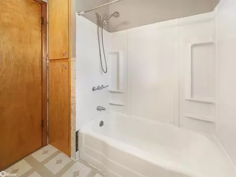 Bath - 1601 Terrace Blvd, Hampton, IA 50441 photo 2 of 2