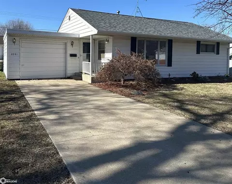 2241 S 10th St, Burlington, IA 52601
