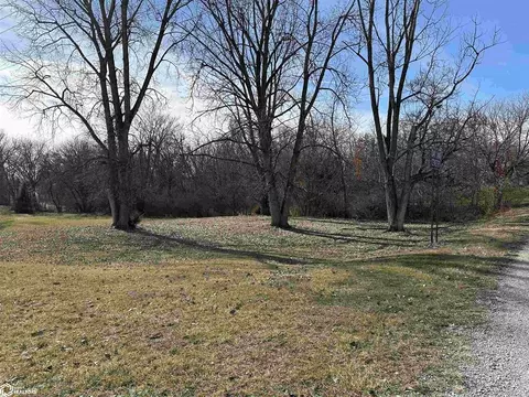 1527 Broad St, Keosauqua, IA 52565