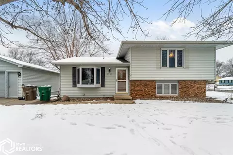 4942 Beech Blvd, Pleasant Hill, IA 50327