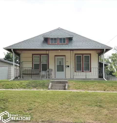 215 N Eighth St, Clarinda, IA 51632
