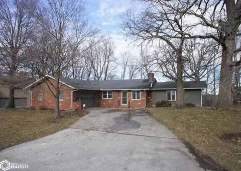 2010 Edgewood Dr, Webster City, IA 50595