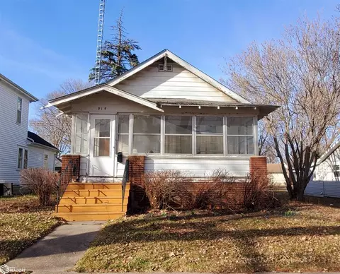 915 Division St, Webster City, IA 50595