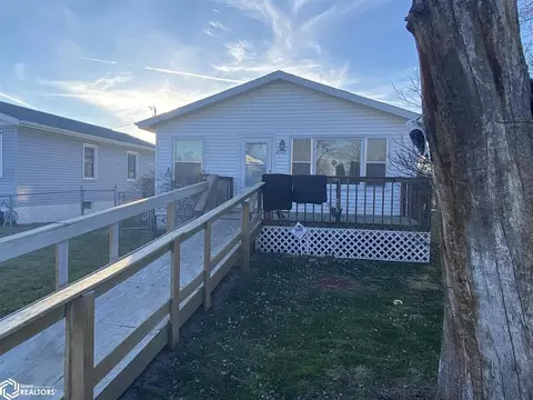 2113 Douglas Ave, Burlington, IA 52601