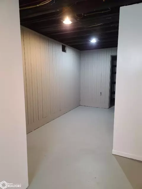 Entry Way - 112 Shellway Dr, Mount Ayr, IA 50854 photo 2 of 2