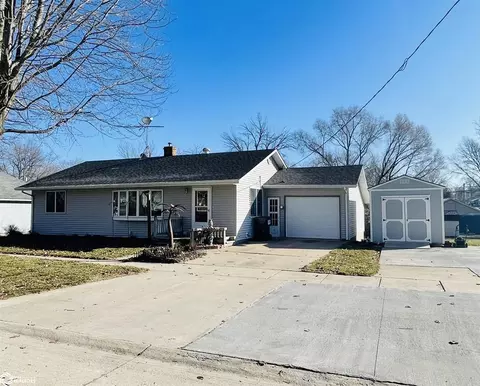 406 S Pearl St, New Sharon, IA 50207