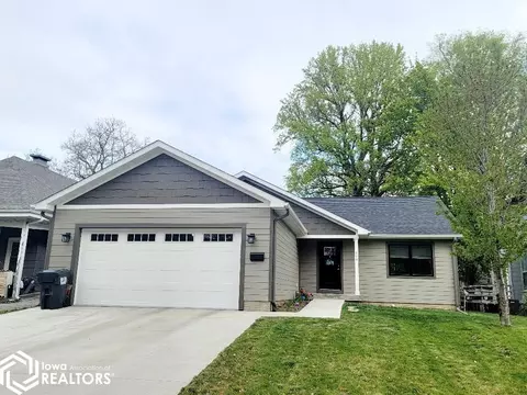 609 1st Ave E, Oskaloosa, IA 52577