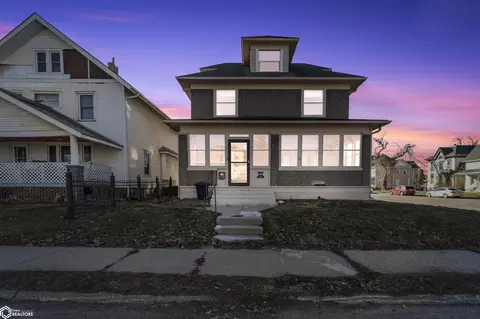 12 W Grant St, Marshalltown, IA 50158