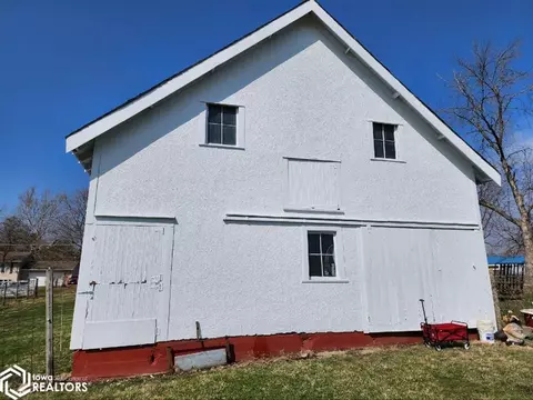 1153 Valley Dr, Centerville, IA 52544