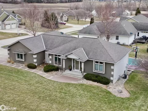 718 Lakewood Dr, Carroll, IA 51401