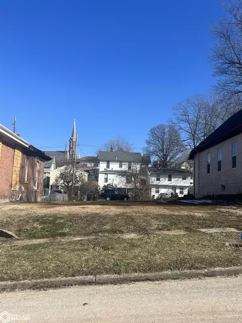 212 S 214 S 10th St, Burlington, IA 52601