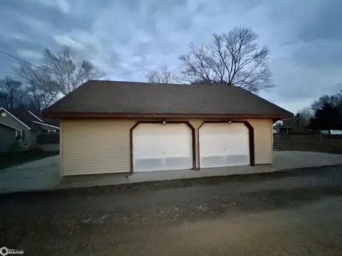 708 Merchant St, Wapello, IA 52653