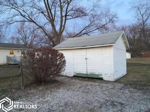 300 E Walnut St, Eldon, IA 52554 photo 9