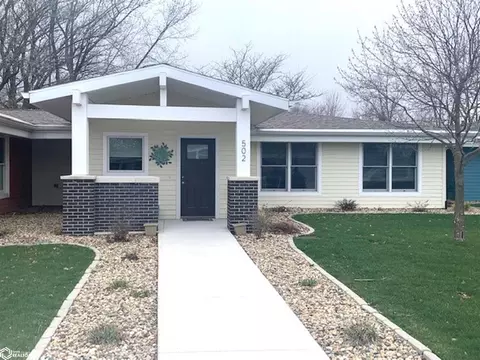 502 Oak Hill Ct, Clear Lake, IA 50428