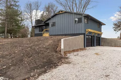905 S Briarwood Ln, Mount Pleasant, IA 52641