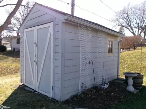 Exterior - 609 E 20th St, Atlantic, IA 50022 photo 11 of 14