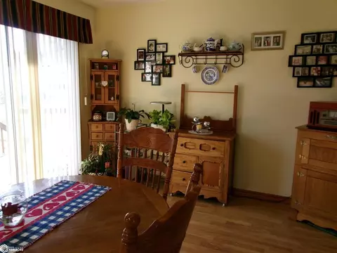 Dining - 609 E 20th St, Atlantic, IA 50022 photo 2 of 3