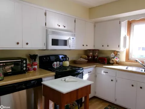 Kitchen - 609 E 20th St, Atlantic, IA 50022 photo 2 of 4