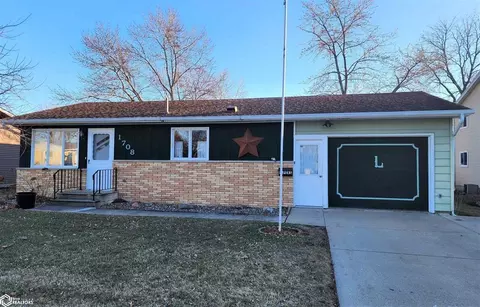 1708 E Oak St, Algona, IA 50511