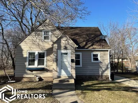 688 1st St SE, Mason City, IA 50401