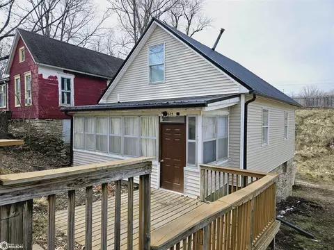 625 S 8th St, Burlington, IA 52601