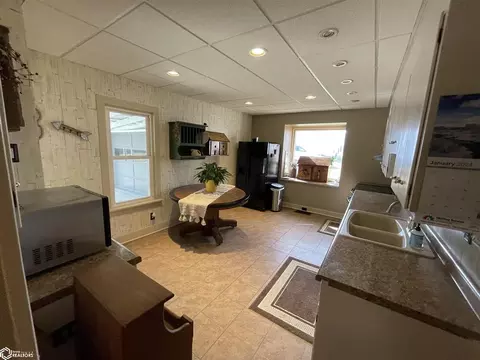 Living - 512 N Main St, Centerville, IA 52544 photo 1 of 6