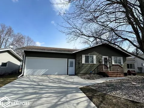 109 Parkview Dr, Webster City, IA 50595